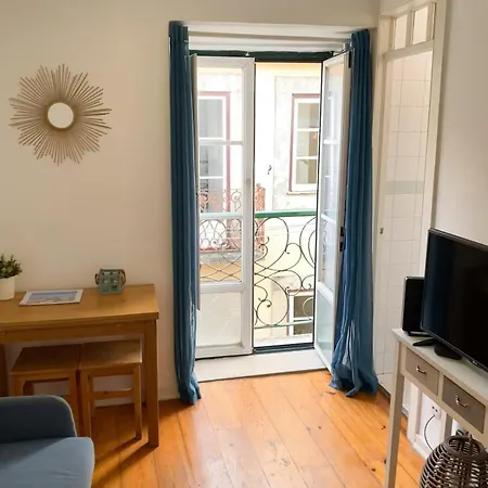 Portuguese Classic Flat At Historic Center